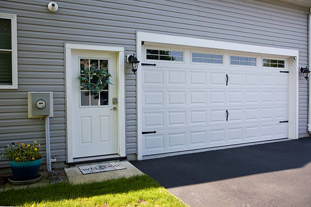 24/7 Emergency Garage Door Panel Replacement experts in Nevada, IA